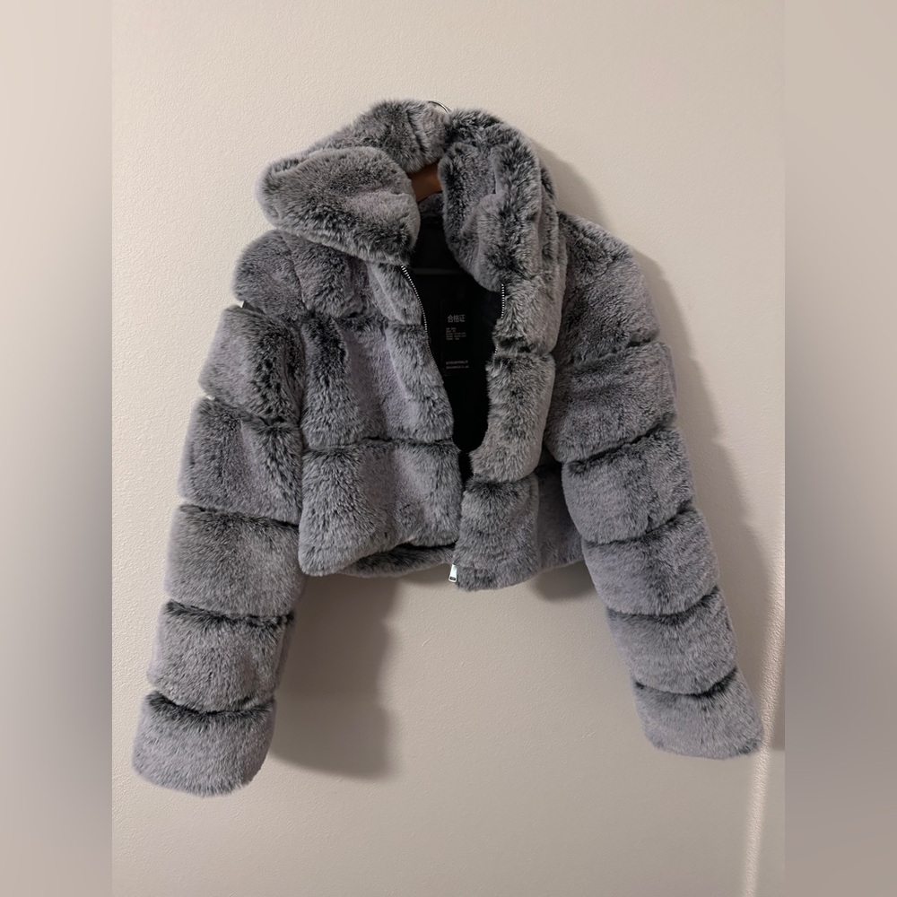 NWT Fhillinuo Gray Faux Fur Women's Jacket cropped size large